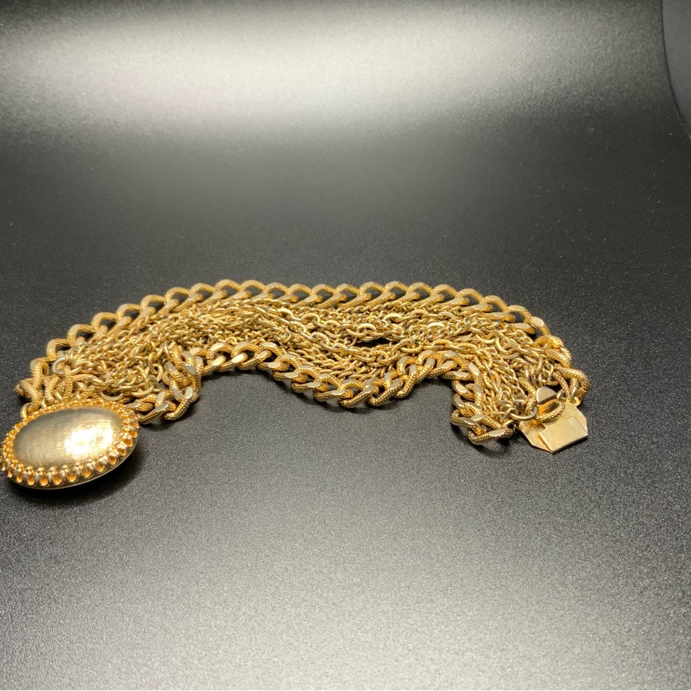 Gorgeous vintage bracelet, gold tone